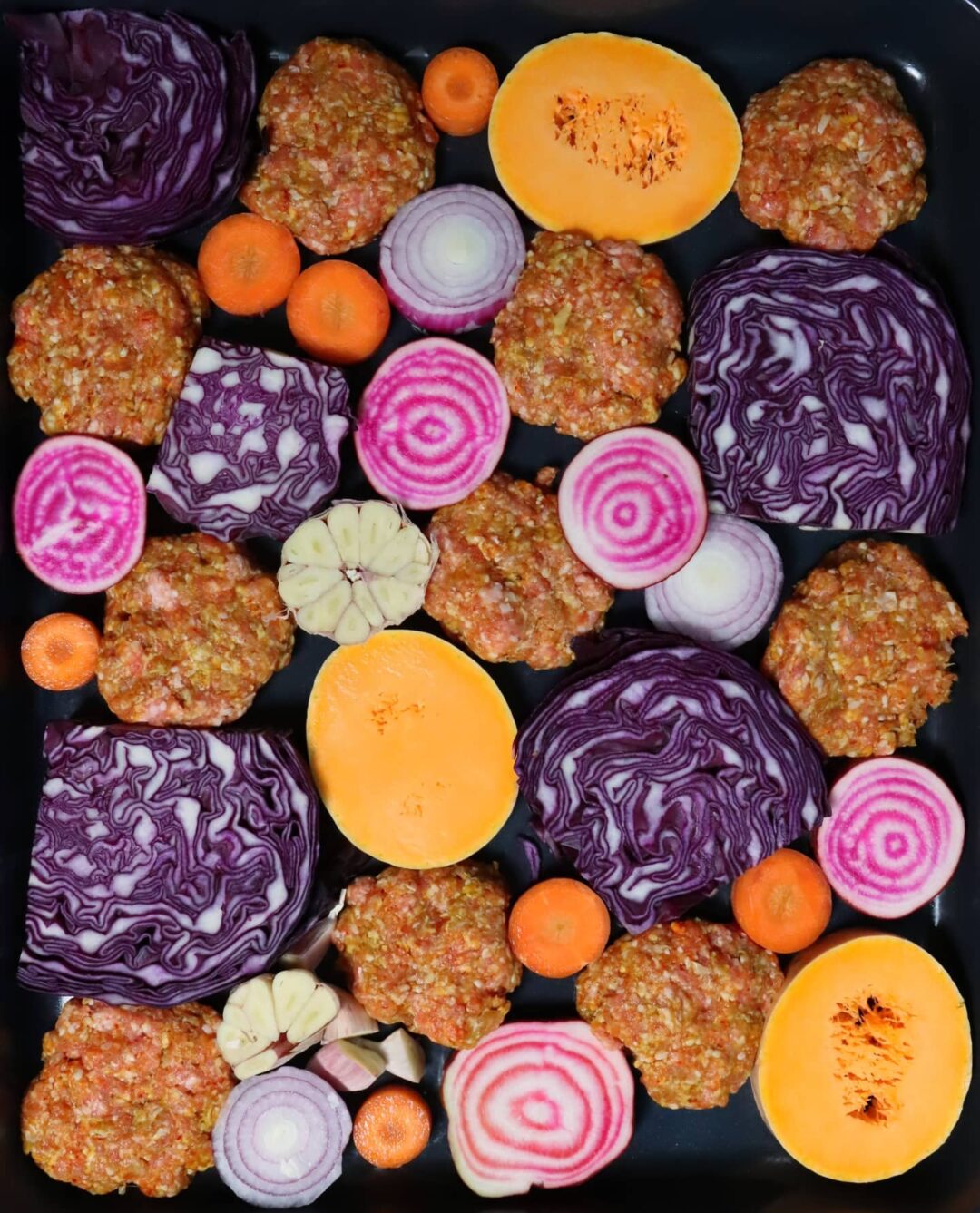 Lammfärsbiffar på plåt med grönsaker